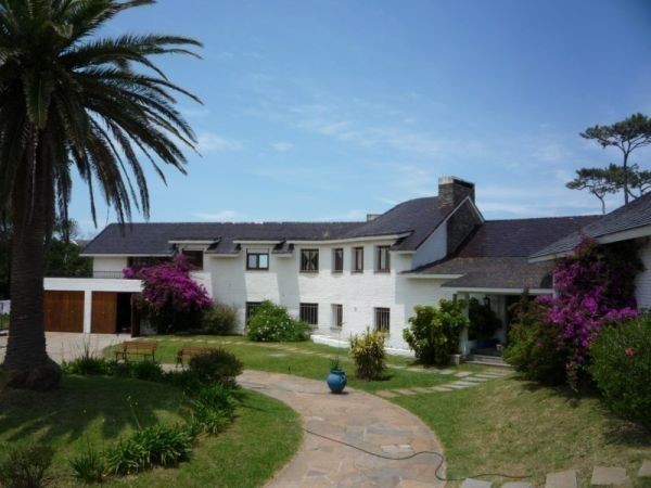 Importante casa en venta frente al mar, vistas increíbles a toda la Bahia.